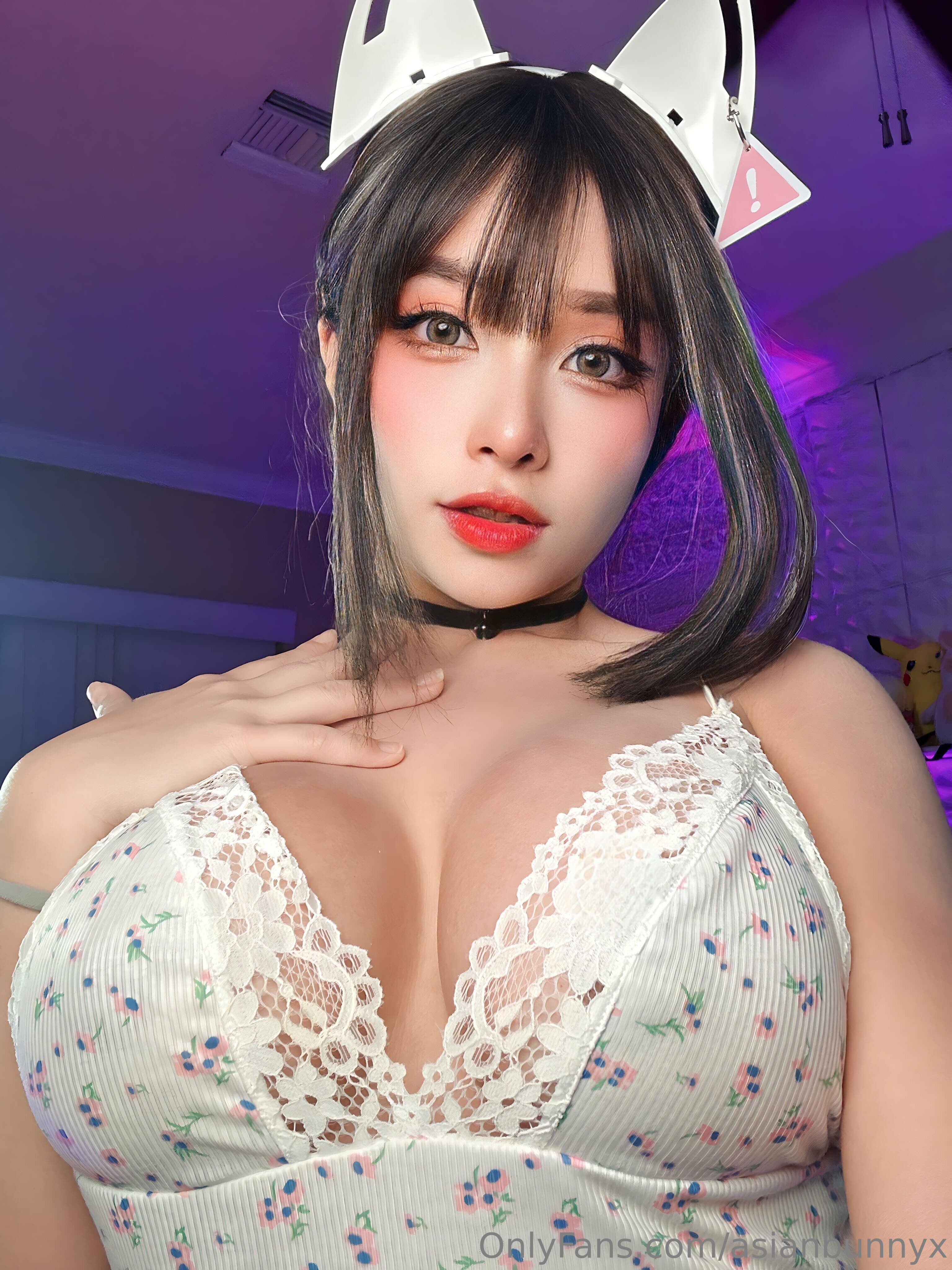 890743294