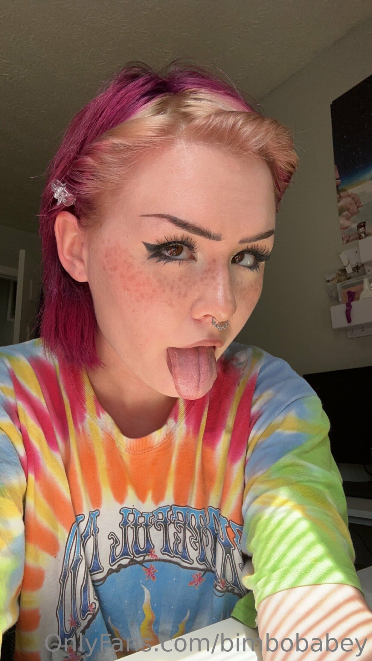 663401562