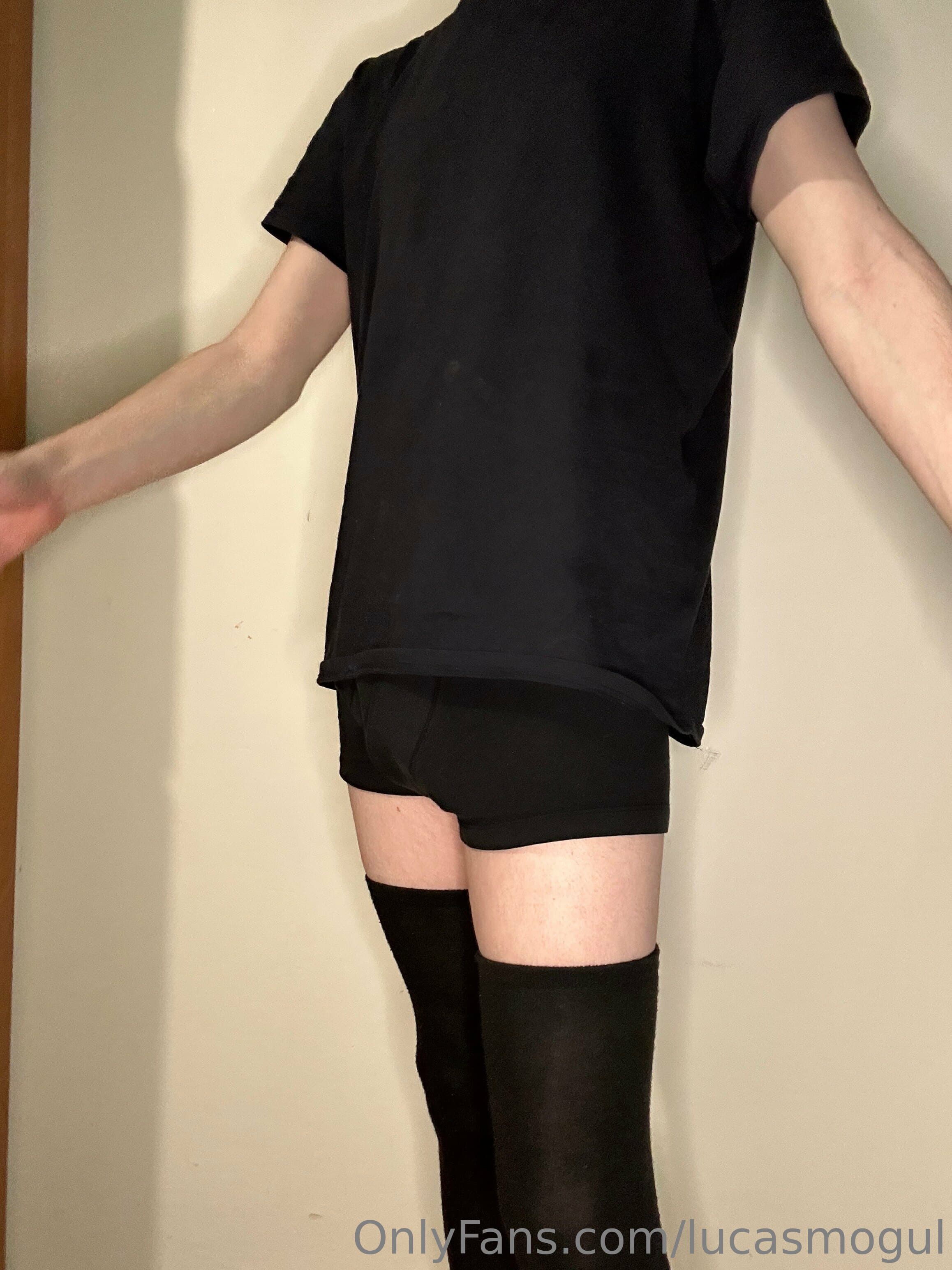 559427652