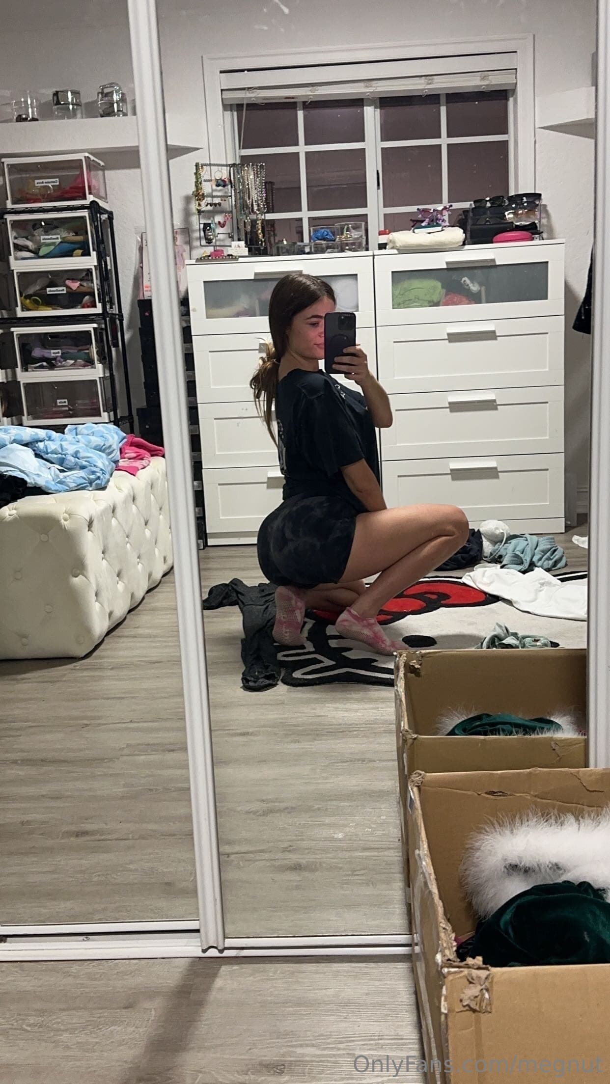 1255677977