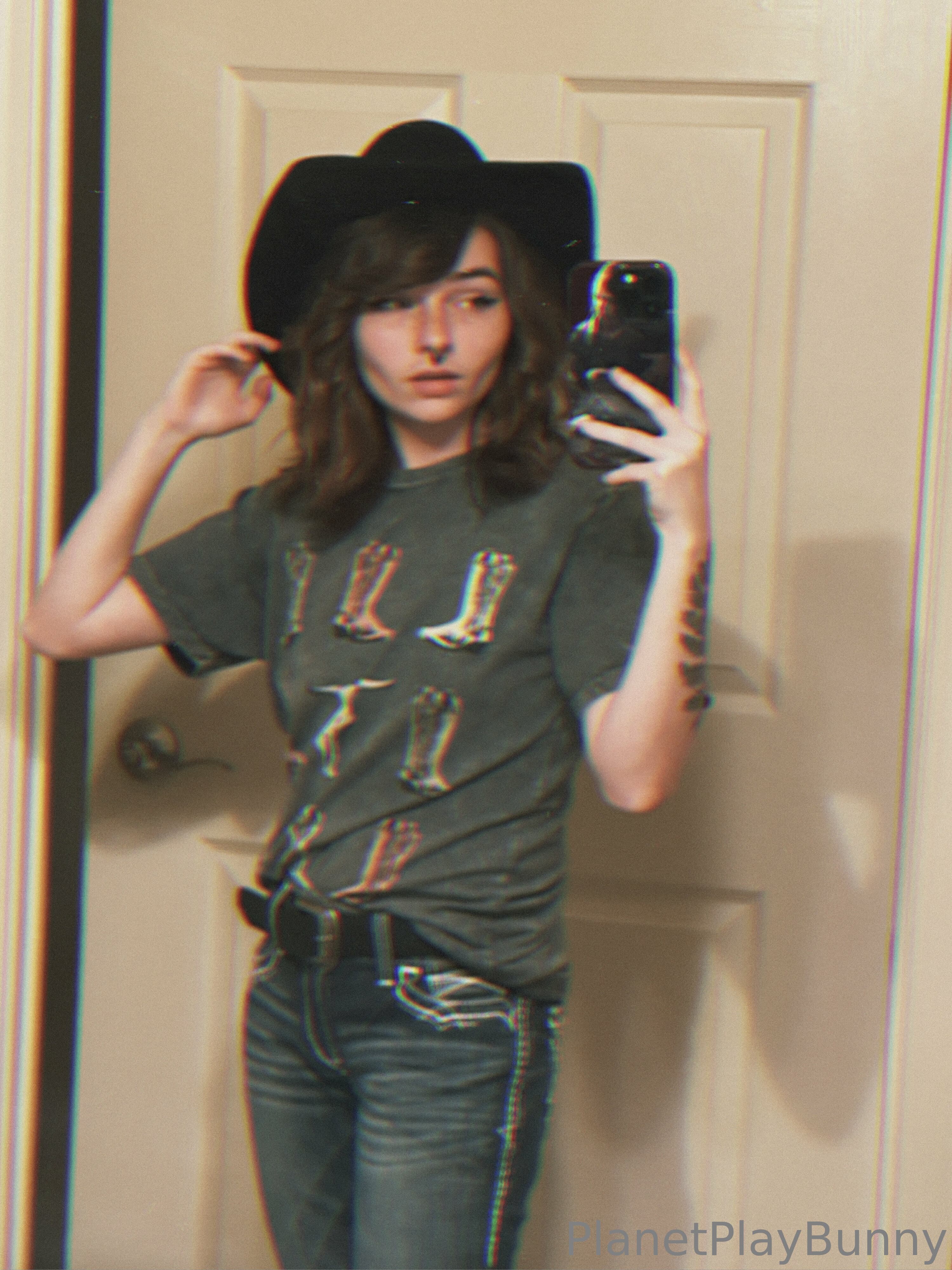 627782924
