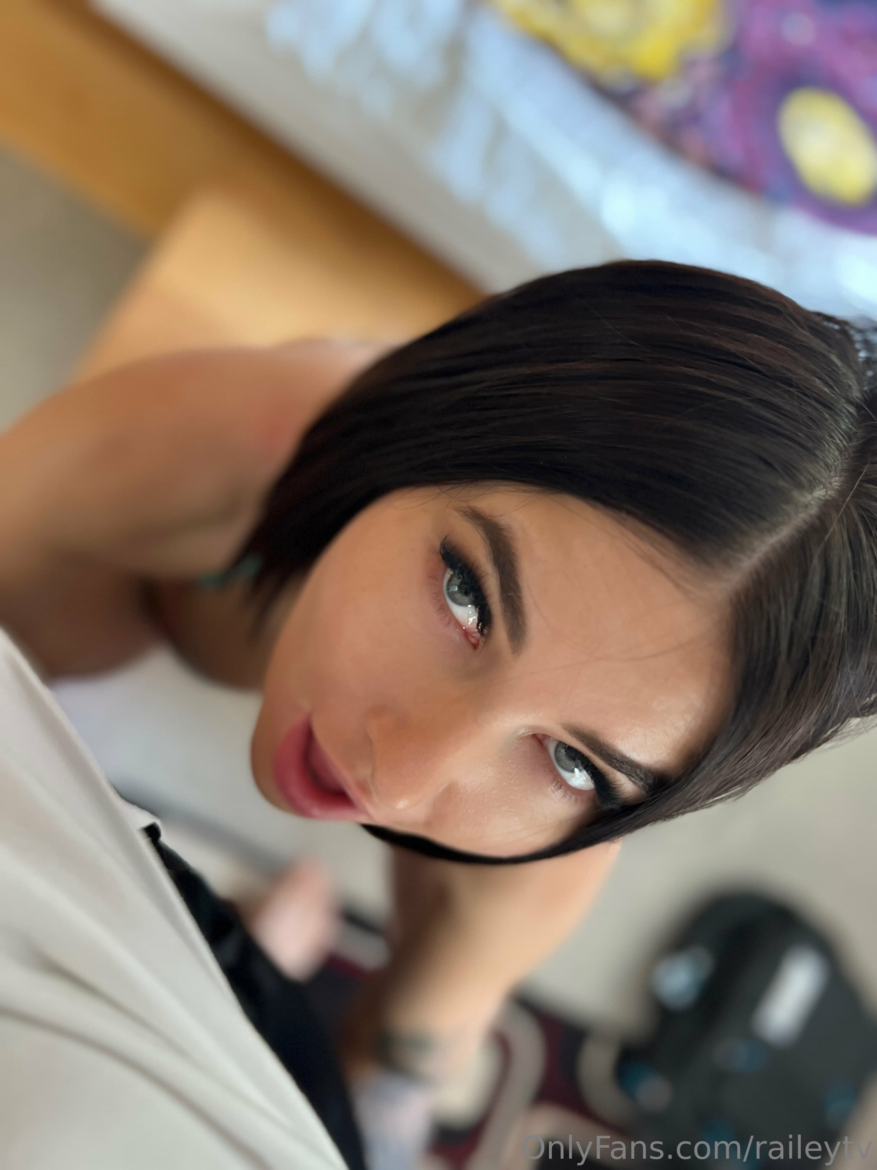 729586486
