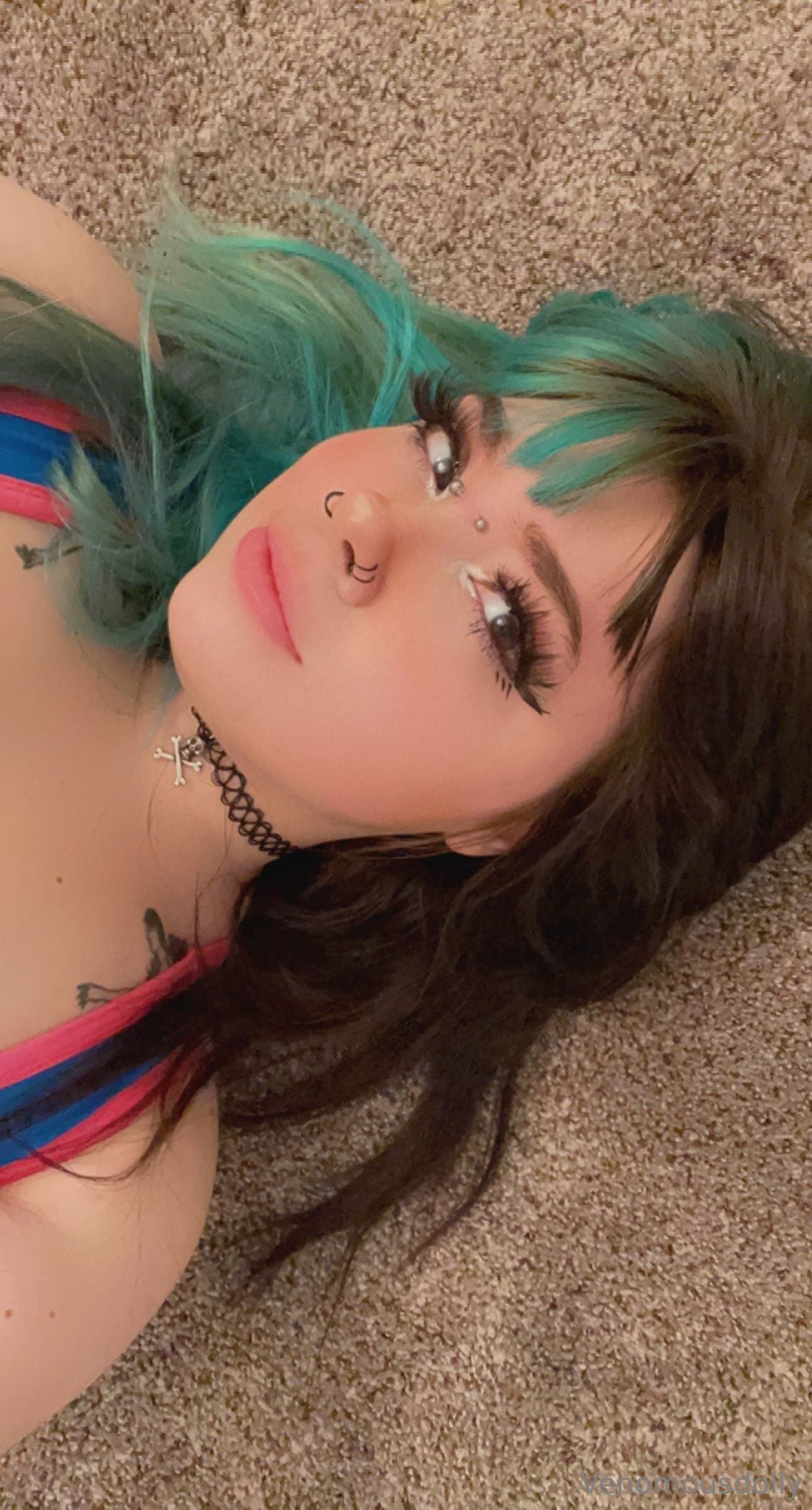 897082994